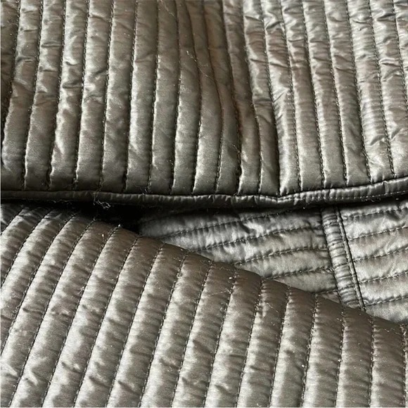 Burberry London Quilted Nylon Puffer Jacket - Picture 14 of 15